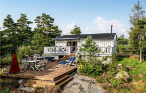 Lovely Home In Gressvik With Wifi, Stensvik